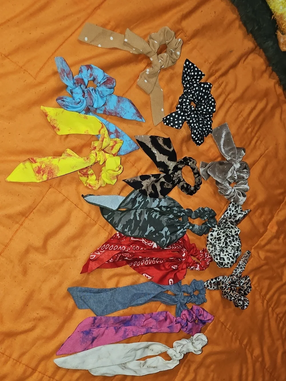 Large Lot Of Bow Scrunchies!! 13 Piece Lot!!
